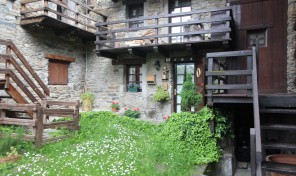 Alloggio a Gressan, 2 locali Alloggio a Gressan, 2 locali