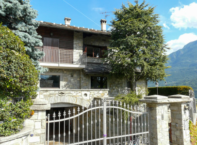 VENDITA PRESTIGIOSA VILLA SINGOLA