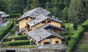 VILLENEUVE, SPLENDIDA PORZIONE DI VILLA A SCHIERA, RIF. M42 VILLENEUVE, SPLENDIDA PORZIONE DI VILLA A SCHIERA, RIF. M42
