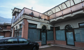 NEGOZIO IN ZONA COMMERCIALE, RIF. M8 NEGOZIO IN ZONA COMMERCIALE, RIF. M8