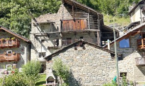FABBRICATO RURALE SU QUATTRO LIVELLI