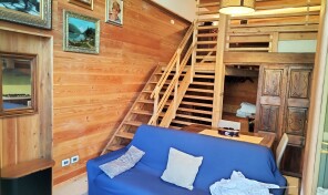 MONOLOCALE CON SOPPALCO TUTTO IN BOISERIE