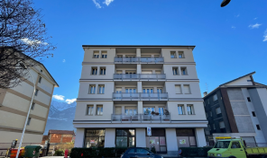 AOSTA VIA CHABOD ALLOGGIO CON CANTINA